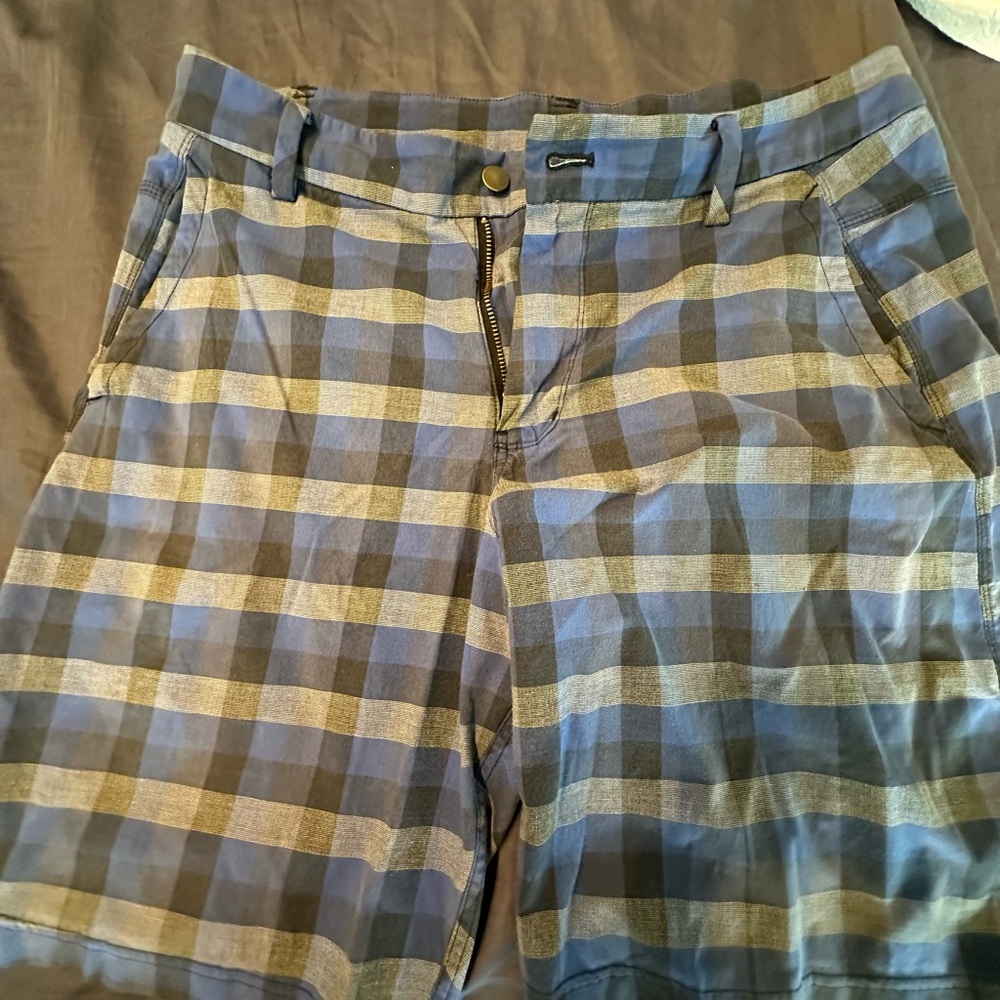 Size 36 lululemon shorts